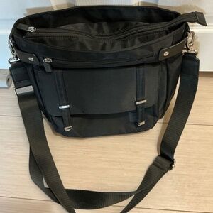 IHKWIP MODERN MESSENGER BAG BLACK